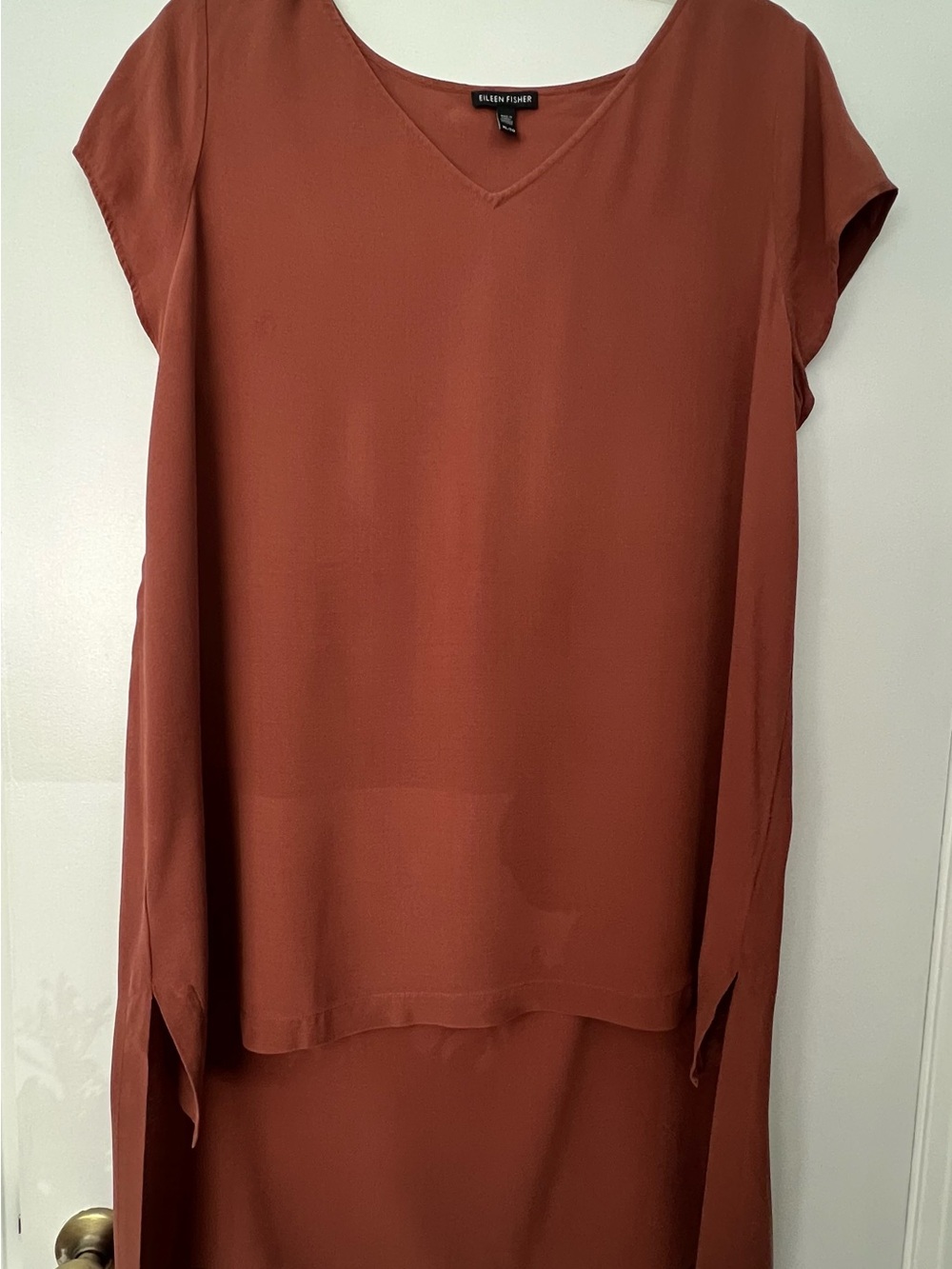 Eileen Fisher V-Neck Cap Sleeve Top/Tunic 100% silk. High-Low hem. Size XL